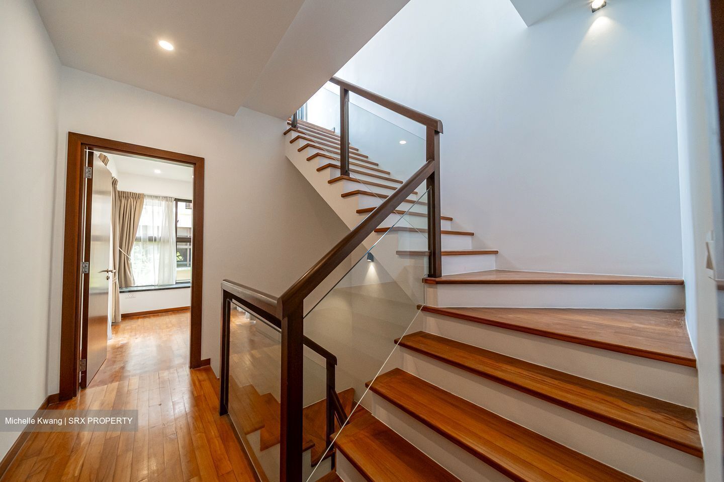 Holland Link (D10), Terrace #503034711